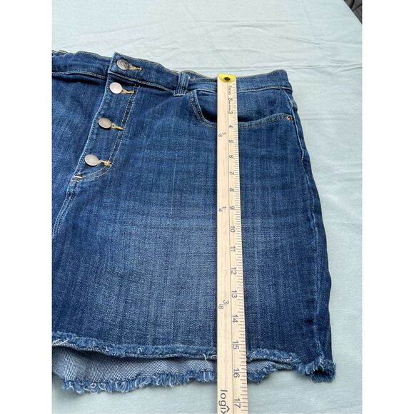 Lee Heritage size 20 high rise relaxed fit frayed hem denim shorts. - Picture 4 of 6